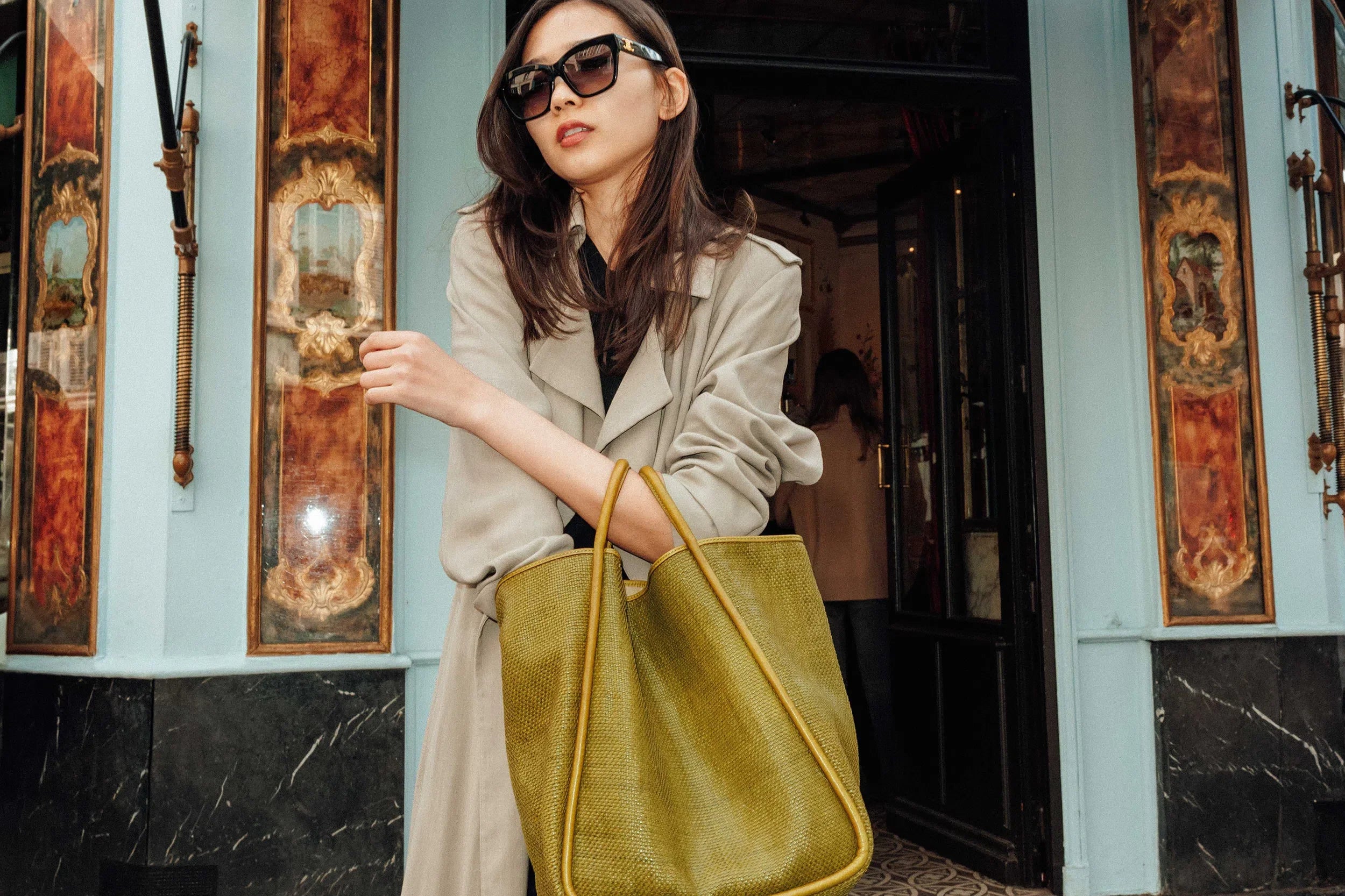 トートバッグ Dragon Diffusion SS25 Shoulder bags (8026 TAN) SS25 – Dragon Diffusion
