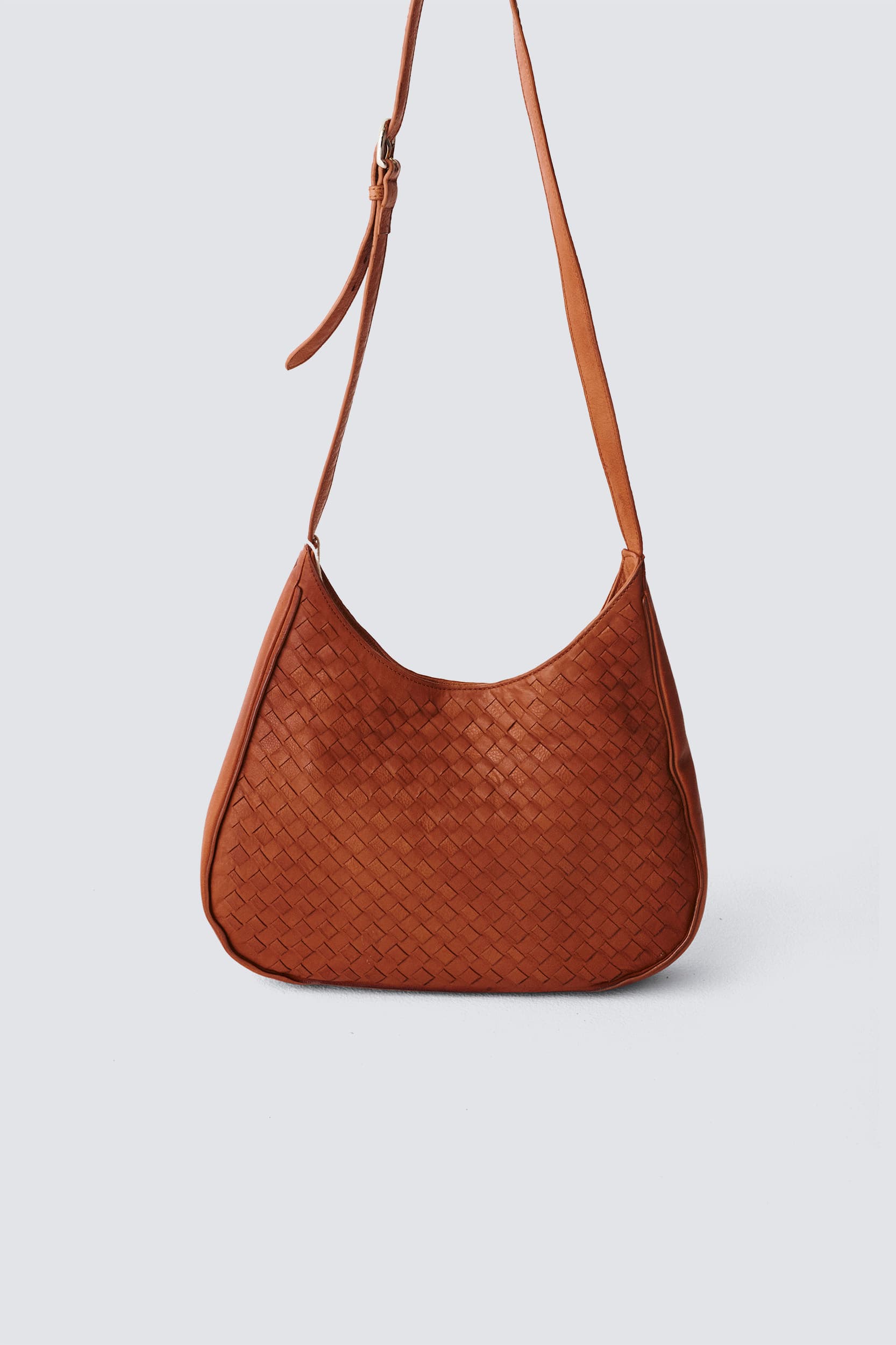 Flat Hobo Leather Shoulder Bag In Tan