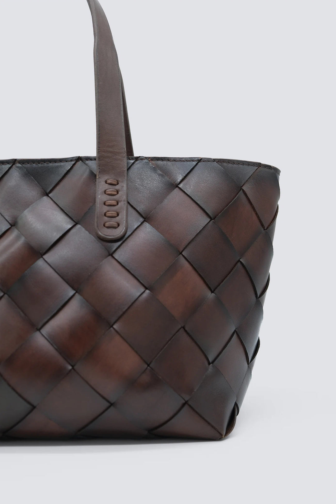 ドラゴンディフュージョン クロスバッグ 8865 DK BROWN Dragon Diffusion - Crossover Dark Brown Woven Leather Bag