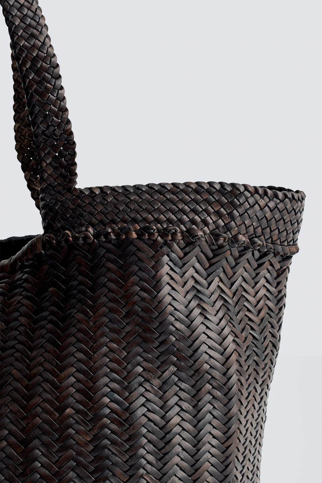 Dragon Diffusion - Oversize Dark Brown - Woven Leather Bag Handmade