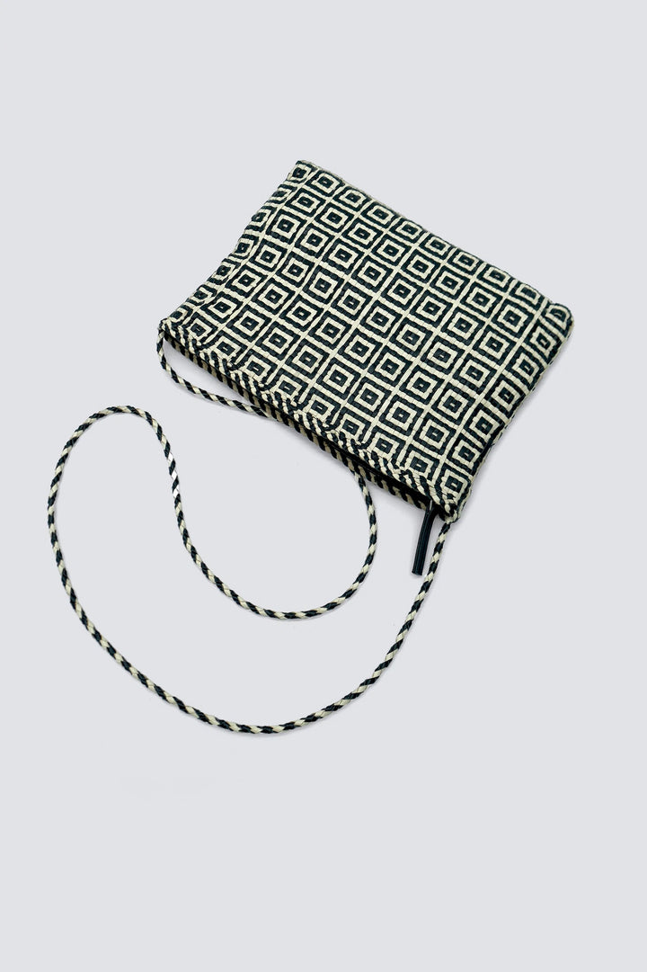 Dragon Diffusion - Woven Leather Bag - Pochette Parimula Pearl Black