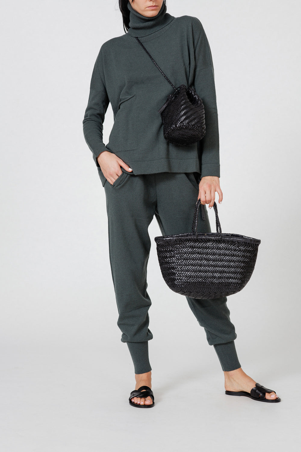 Dragon Diffusion woven leather bag handmade - Pompom Double Jump Black