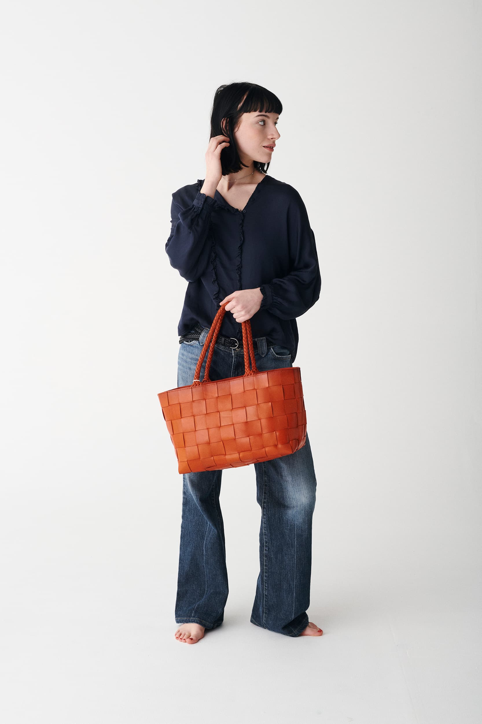 Dragon diffusion v discount woven leather tote